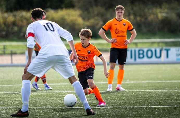 Fender in duel met nummer 10 van Vitesse '22
