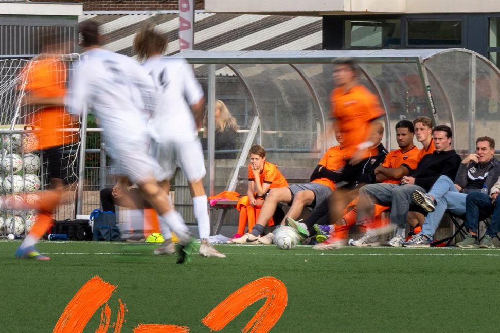 Wedstrijdactie voor de dug-out van Jong Holland